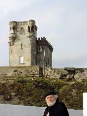 Tarifa: Old man and castle